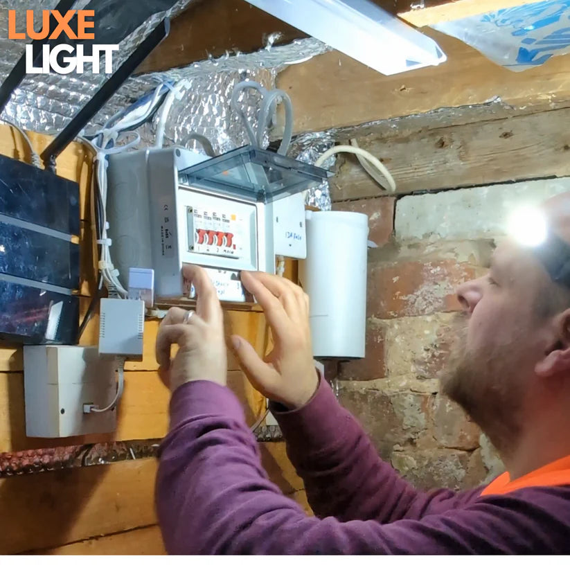 LuxeLight™ - Linterna Frontal LED con Sensor